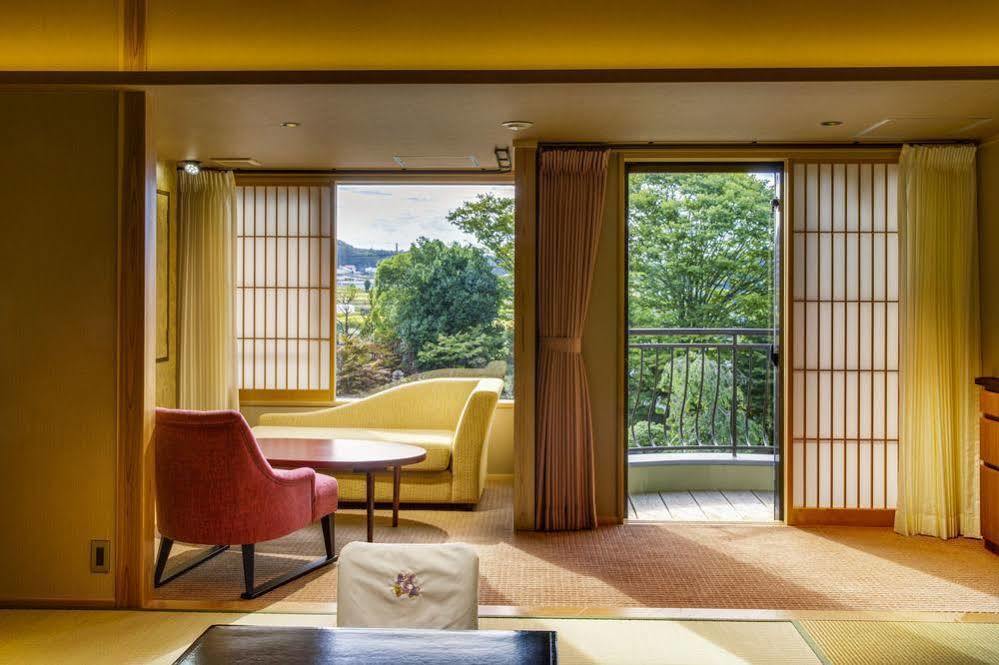 מלון פוג'יושידה Fujisan Onsen Bessho Sasa מראה חיצוני תמונה