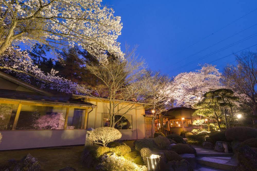 מלון פוג'יושידה Fujisan Onsen Bessho Sasa מראה חיצוני תמונה