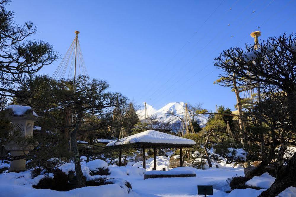 מלון פוג'יושידה Fujisan Onsen Bessho Sasa מראה חיצוני תמונה