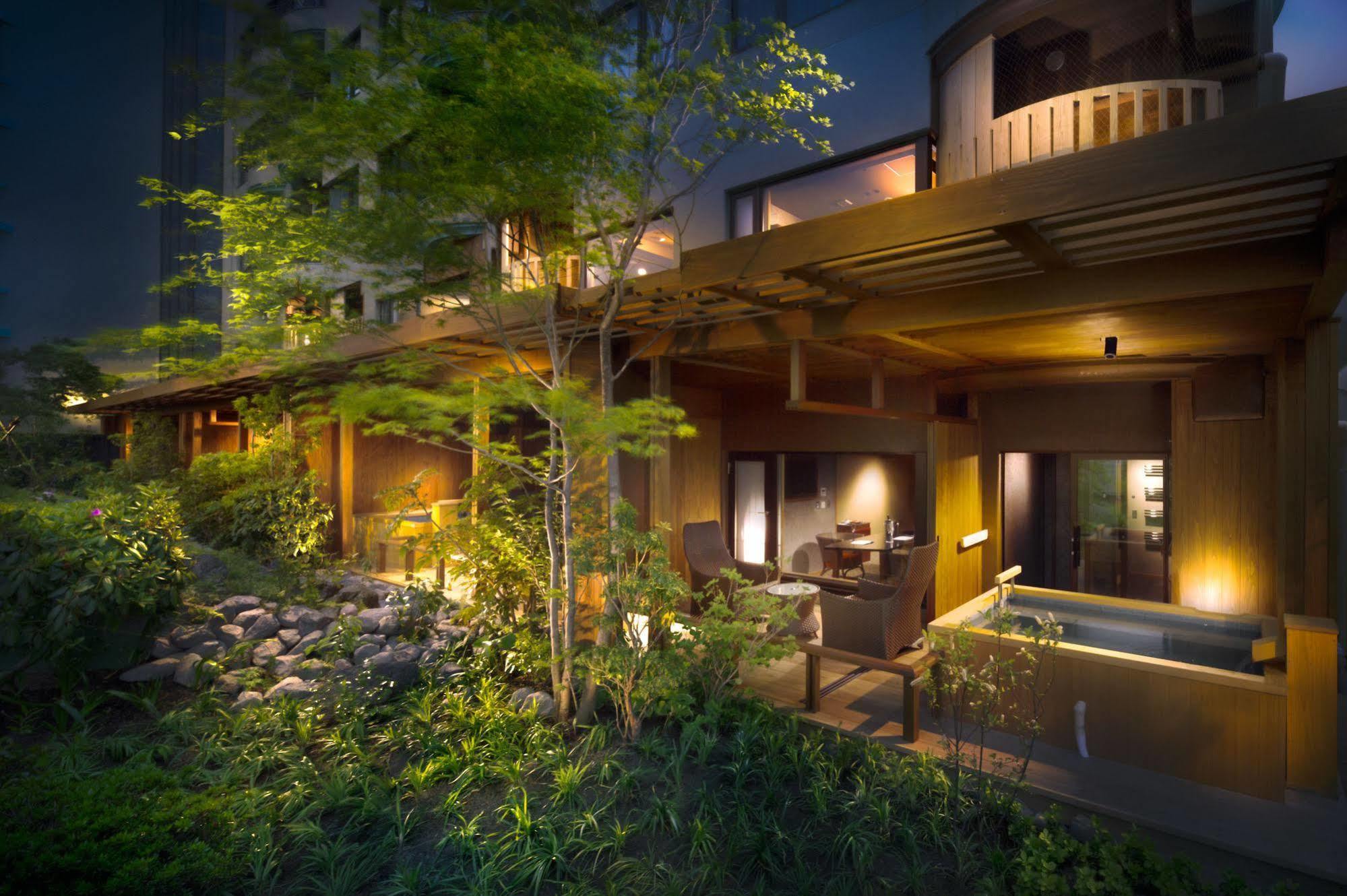 מלון פוג'יושידה Fujisan Onsen Bessho Sasa מראה חיצוני תמונה