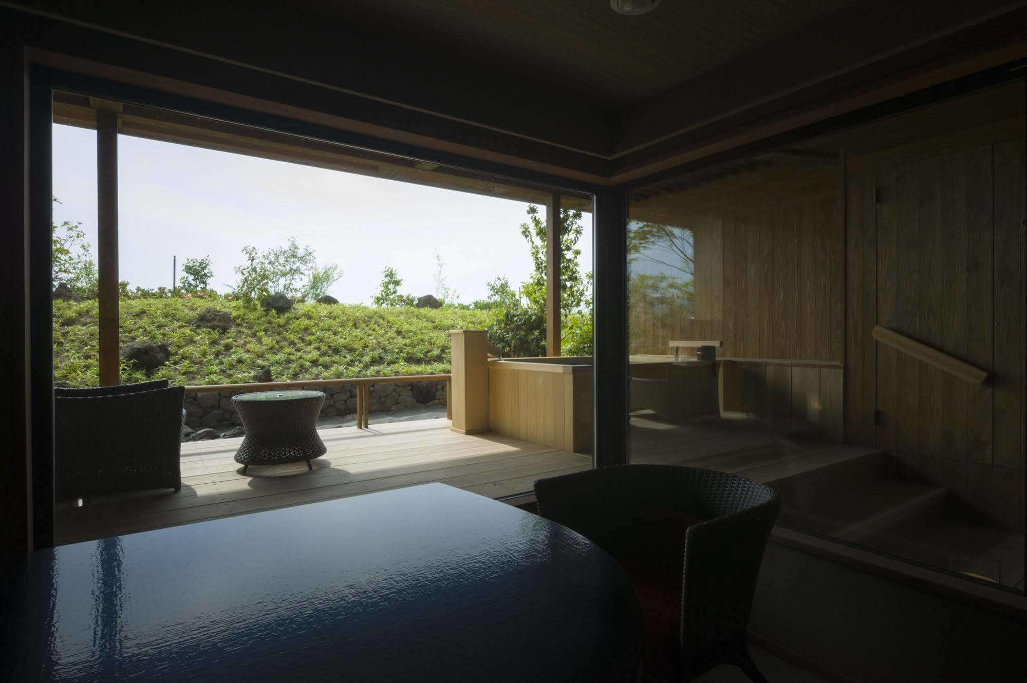 מלון פוג'יושידה Fujisan Onsen Bessho Sasa מראה חיצוני תמונה
