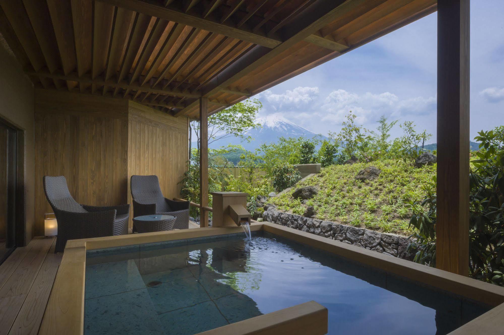 מלון פוג'יושידה Fujisan Onsen Bessho Sasa מראה חיצוני תמונה