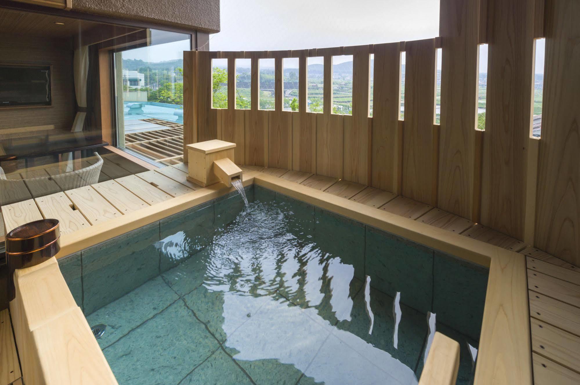 מלון פוג'יושידה Fujisan Onsen Bessho Sasa מראה חיצוני תמונה