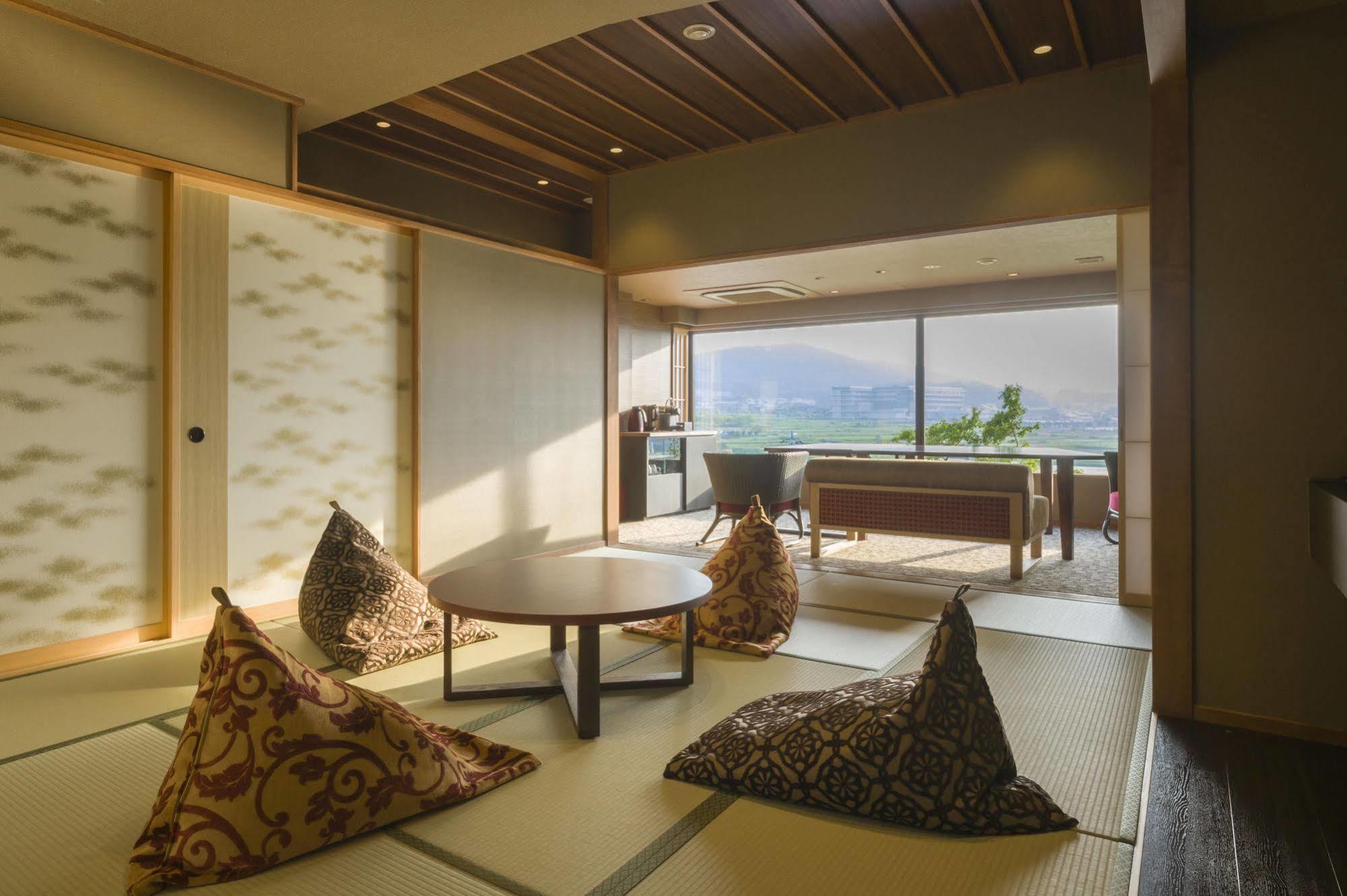 מלון פוג'יושידה Fujisan Onsen Bessho Sasa מראה חיצוני תמונה